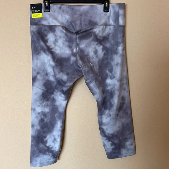 NWT Nike One Icon Clash Mid-Rise Cropped Leggings - Picture 2 of 7
